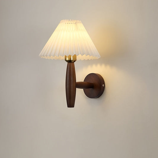 Nordic Wooden Wall Sconce – Retro Bedside Wall Lamp with Pleated Burlap Shade, Rustic Reading Light for Bedroom & Living Room