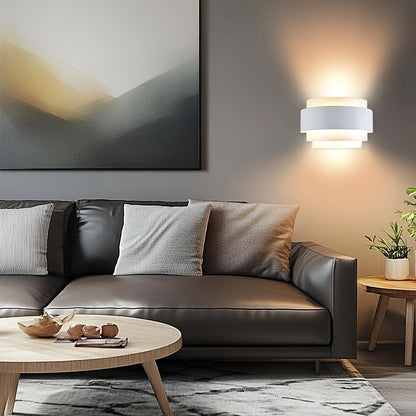 Modern Up & Down Metal Wall Sconce – Layered Architectural Wall Light in White or Black for Bedroom, Hallway & Home Theater