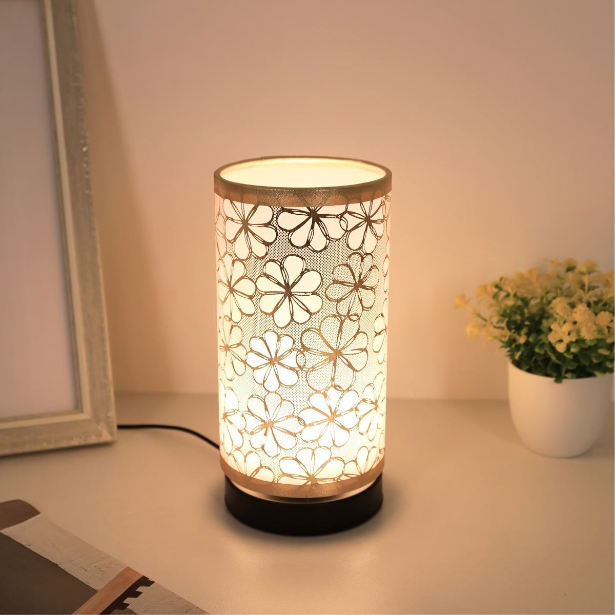Elegant Floral Sunflower USB Table Lamp – Nordic Decorative Accent Light with Golden Details for Bedroom & Desk