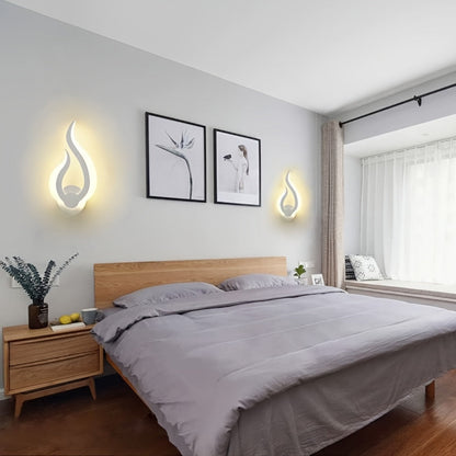 Modern Flame LED Wall Light – Sculptural Acrylic 10W Warm White 3000K Wall Sconce, Left or Right Facing