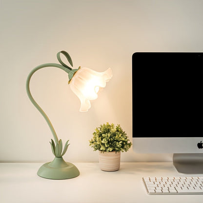 Floral USB Table Lamp – Flower-Inspired Shade Decorative Accent Light with Soft Warm Glow for Bedroom & Reading Corner