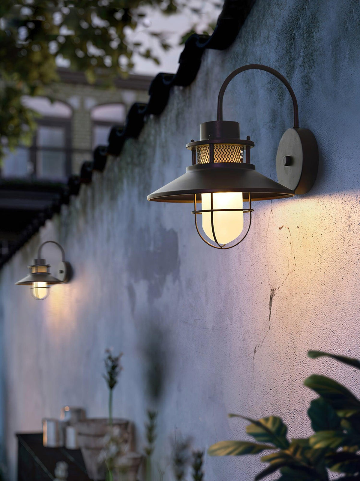 Felix Industrial Outdoor Wall Lamp – Caged IP44 Weather-Resistant Porch Light for Veranda, Patio, Balcony & Entryway