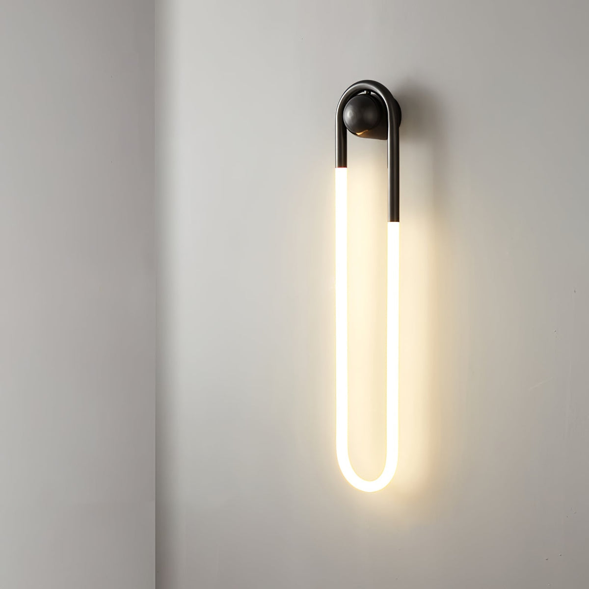 Modern Looped LED Wall Light – Minimalist Architectural Brass or Black Wall Sconce, 9W 45 cm or 18W 75 cm, Warm White