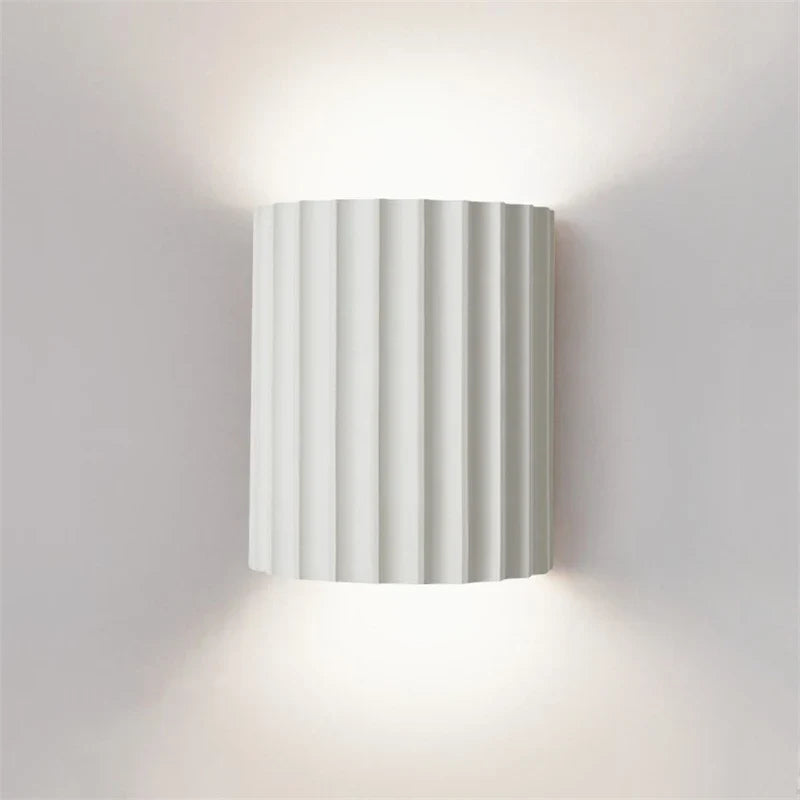 Nordic Modern Resin Wall Lamp – Ribbed Up & Down Wall Sconce, Sculptural Indoor Wall Light for Bedroom & Living Room