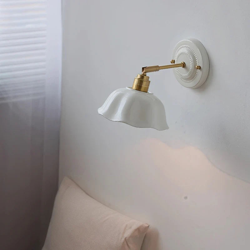 Nordic Cream Ceramic Flower Wall Lamp – Vintage Sculpted Ceramic Wall Sconce for Bedside Reading, Living Room & Hallway