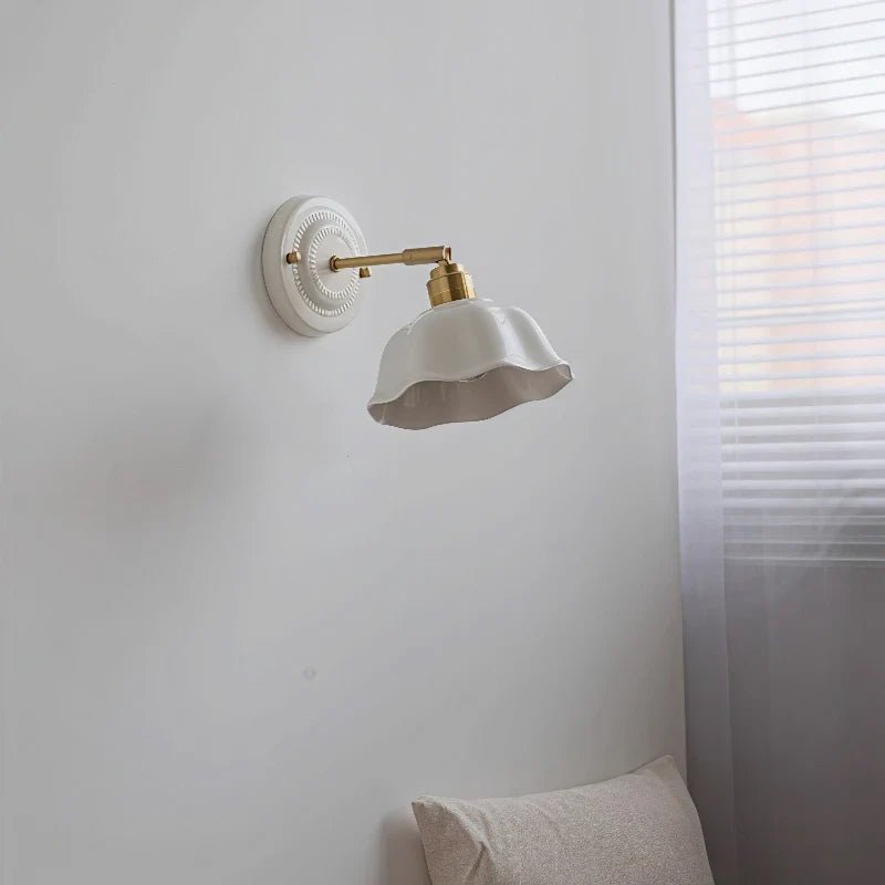 Nordic Cream Ceramic Flower Wall Lamp – Vintage Sculpted Ceramic Wall Sconce for Bedside Reading, Living Room & Hallway