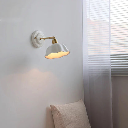 Nordic Cream Ceramic Flower Wall Lamp – Vintage Sculpted Ceramic Wall Sconce for Bedside Reading, Living Room & Hallway