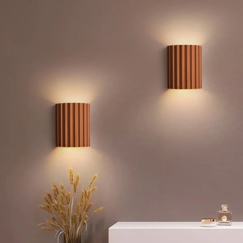 Nordic Modern Resin Wall Lamp – Ribbed Up & Down Wall Sconce, Sculptural Indoor Wall Light for Bedroom & Living Room