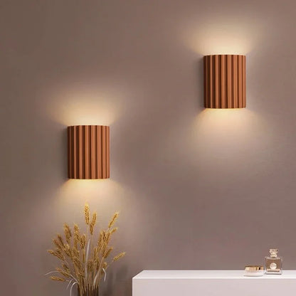 Nordic Modern Resin Wall Lamp – Ribbed Up & Down Wall Sconce, Sculptural Indoor Wall Light for Bedroom & Living Room