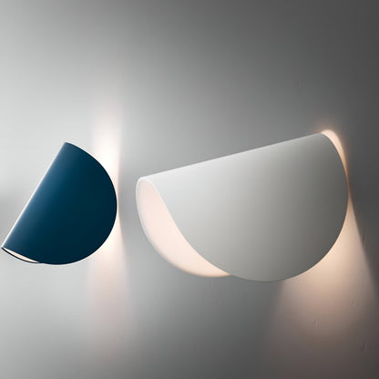 Twist Adjustable LED Wall Light – Modern Geometric Rotating Metal Wall Lamp in Black, White, Blue or Red for Bedside Reading
