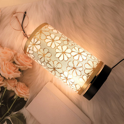 Elegant Floral Sunflower USB Table Lamp – Nordic Decorative Accent Light with Golden Details for Bedroom & Desk