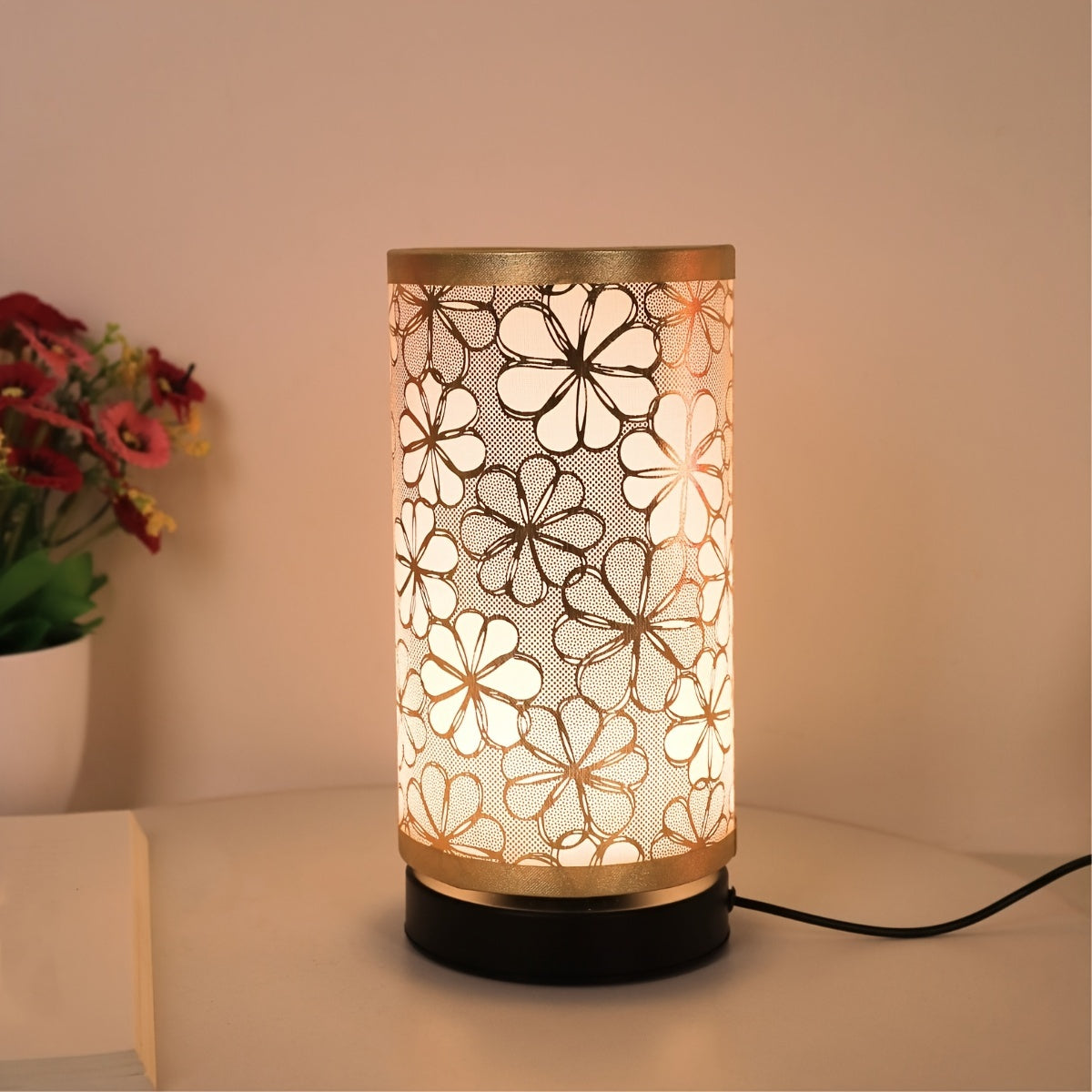 Elegant Floral Sunflower USB Table Lamp – Nordic Decorative Accent Light with Golden Details for Bedroom & Desk