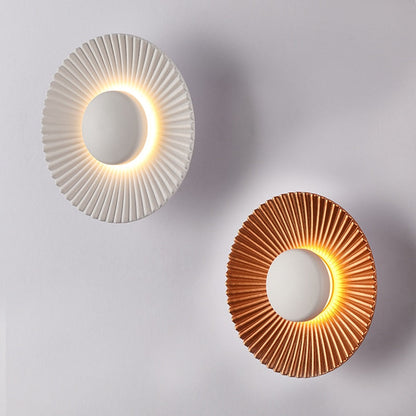 Hasna SunRay Metallic Sunburst LED Wall Lamp – Modern Sun-Inspired 5W Wall Sconce in Orange or White, Artistic Wall Decor