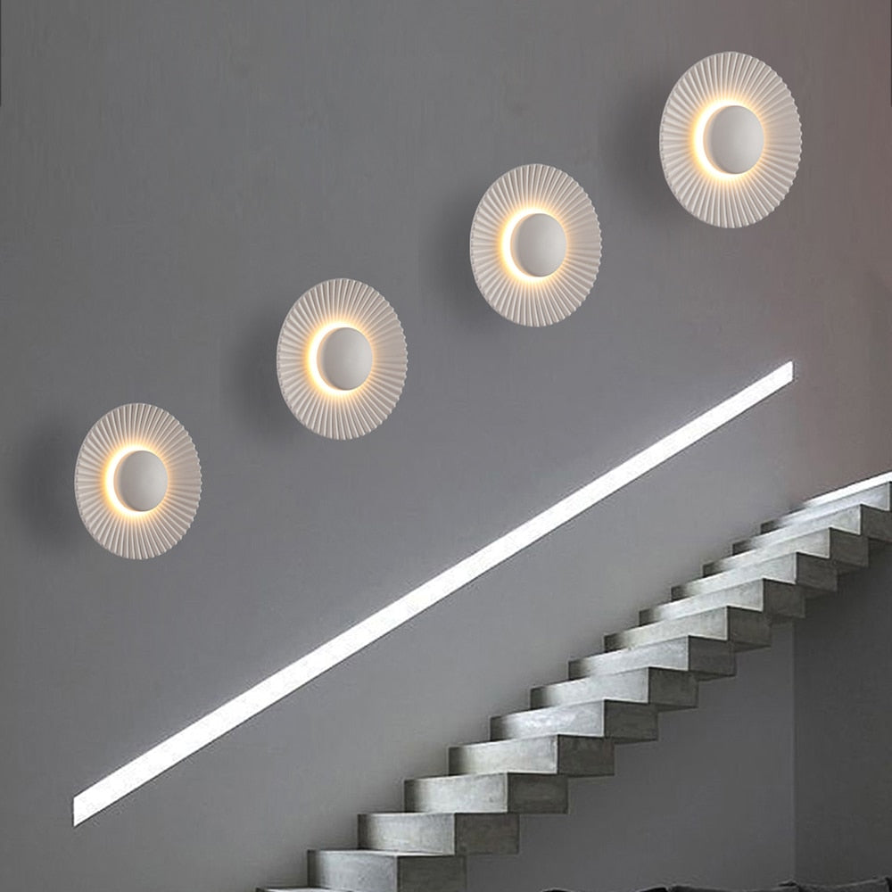Hasna SunRay Metallic Sunburst LED Wall Lamp – Modern Sun-Inspired 5W Wall Sconce in Orange or White, Artistic Wall Decor