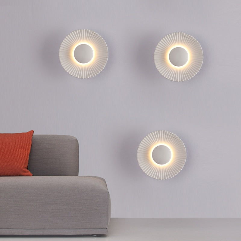 Hasna SunRay Metallic Sunburst LED Wall Lamp – Modern Sun-Inspired 5W Wall Sconce in Orange or White, Artistic Wall Decor