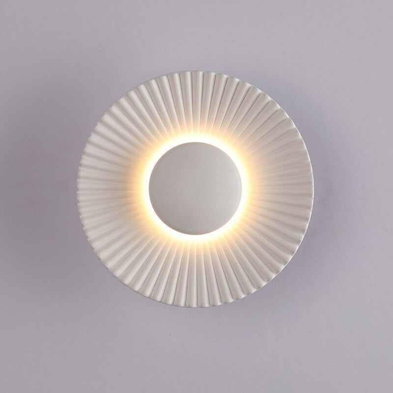 Hasna SunRay Metallic Sunburst LED Wall Lamp – Modern Sun-Inspired 5W Wall Sconce in Orange or White, Artistic Wall Decor