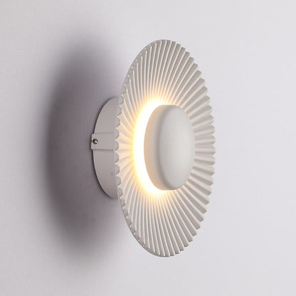 Hasna SunRay Metallic Sunburst LED Wall Lamp – Modern Sun-Inspired 5W Wall Sconce in Orange or White, Artistic Wall Decor