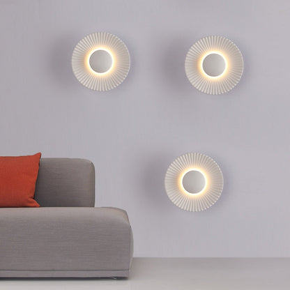 Hasna SunRay Metallic Sunburst LED Wall Lamp – Modern Sun-Inspired 5W Wall Sconce in Orange or White, Artistic Wall Decor